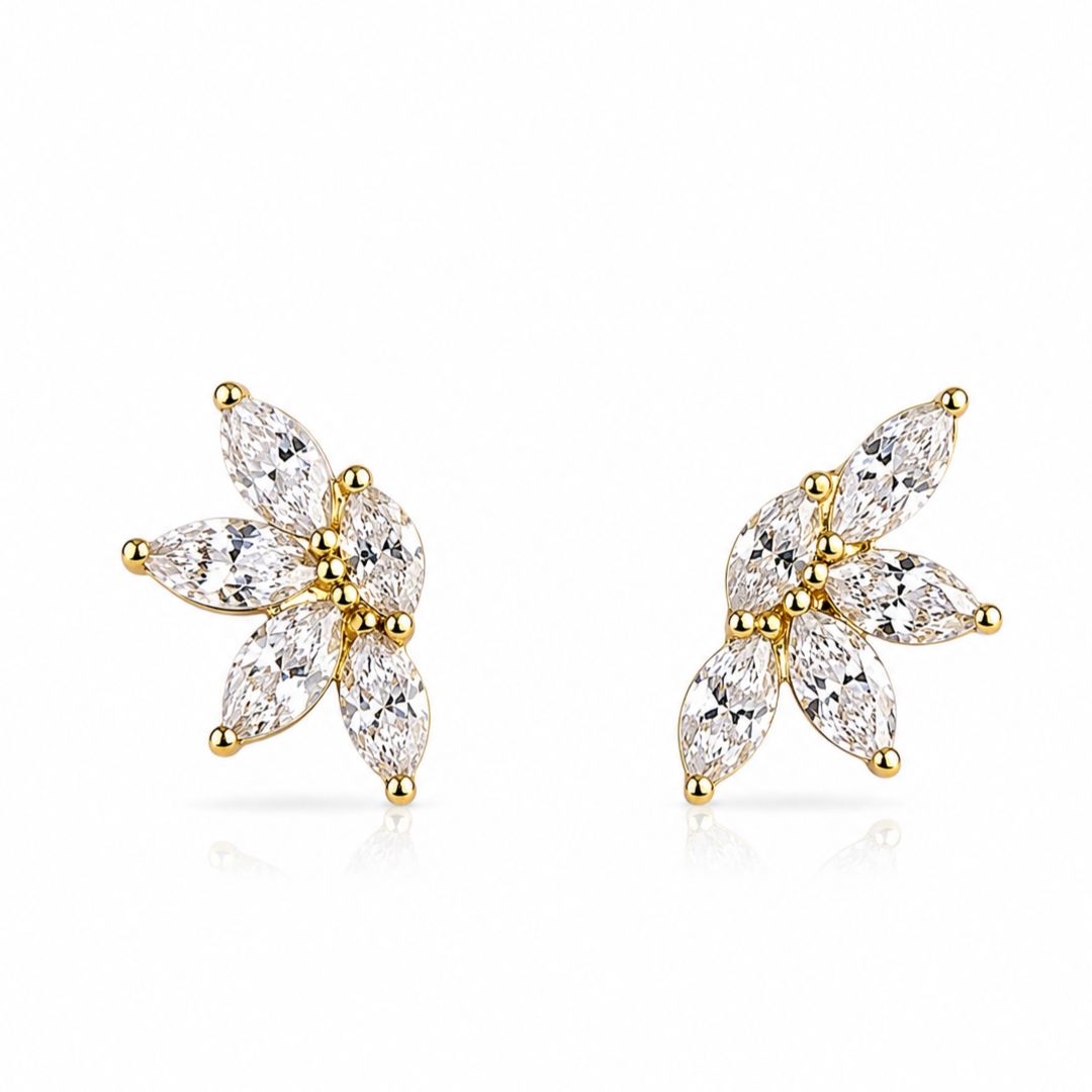 Pendientes Flor de Plata 925 Chapada en Oro con Circonitas – Diseño Delicado