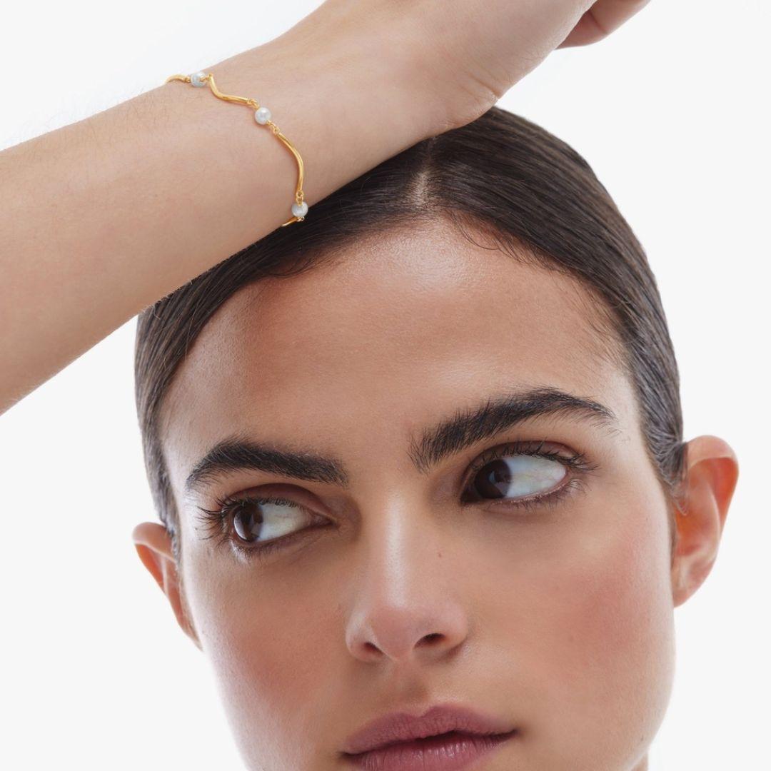 Pulsera Elegante Milan con Perlas en Plata de Ley Oro · Victoria Cruz