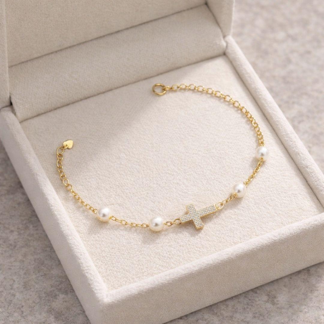 Pulsera Plata Chapada con Cruz y Perlas Blancas