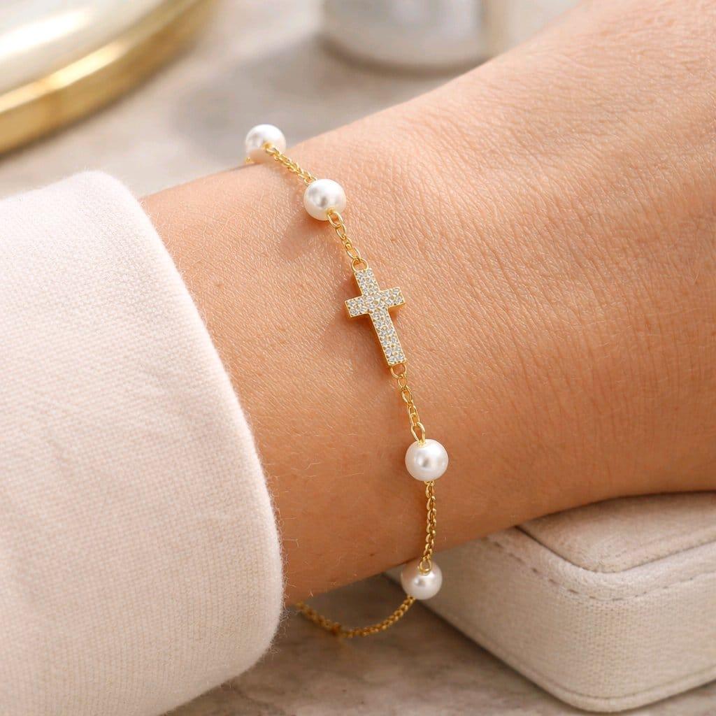 Pulsera Plata Chapada con Cruz y Perlas Blancas