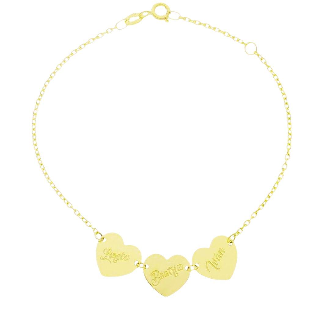 Pulsera de oro amarillo con 3 corazones personalizados