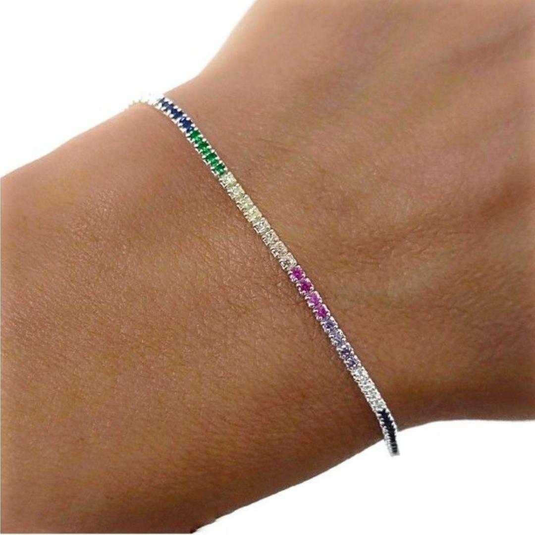 Pulsera de plata con circonitas de colores incrustadas en una sola línea