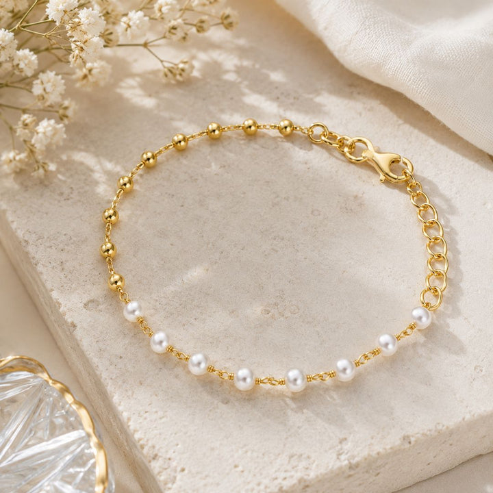 Pulsera de Plata Chapada en Oro con Perlas y Bolas Doradas