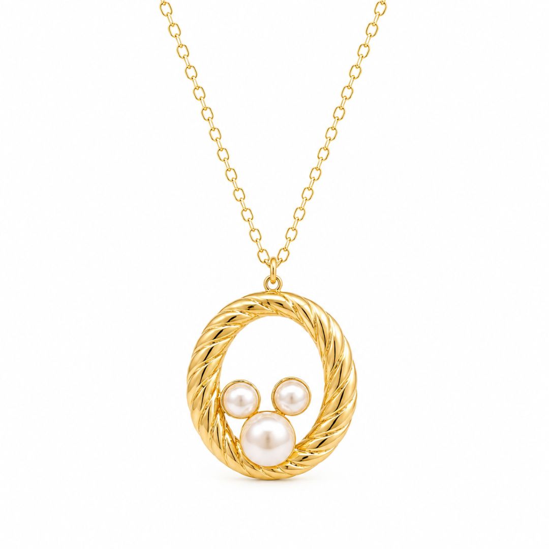Collar Corto de Acero Dorado con Colgante Ovalado y Perlas