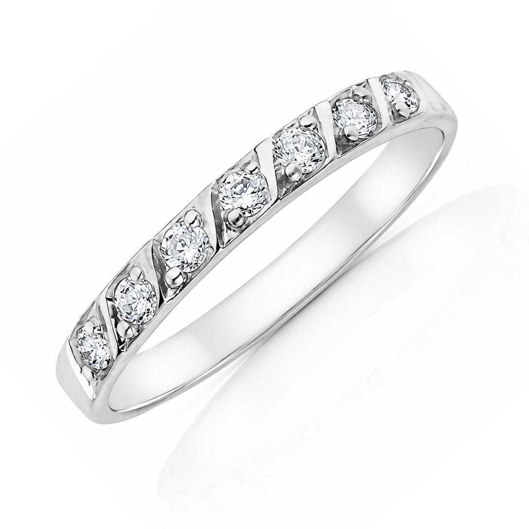 Sortija de Oro Blanco de 18K con 7 Diamantes Naturales