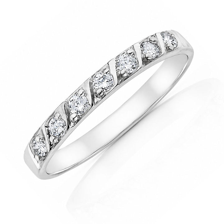 Sortija de Oro Blanco de 18K con 7 Diamantes Naturales