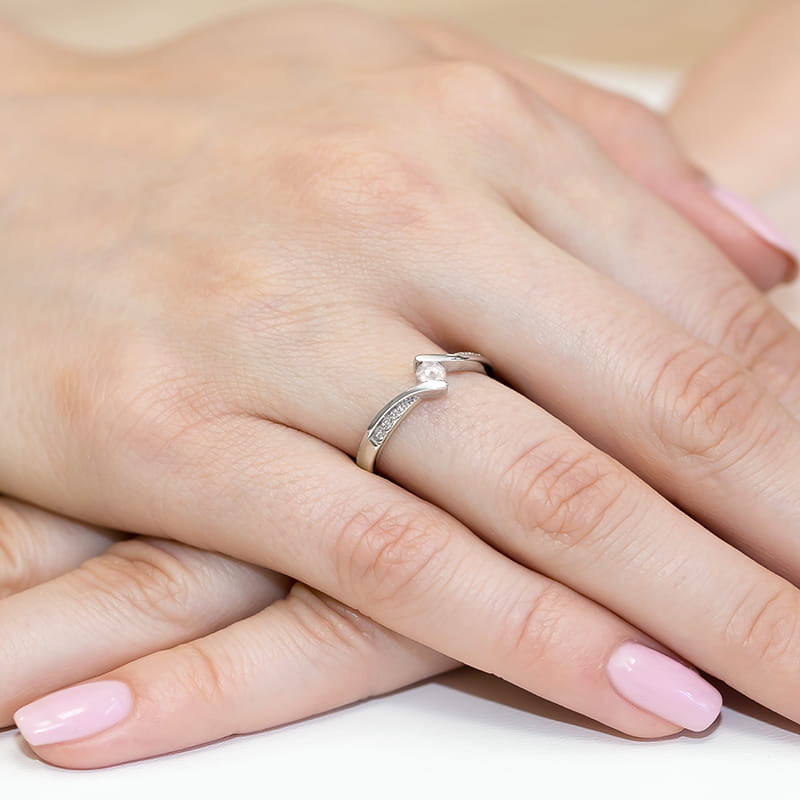 Anillo de Compromiso Oro Blanco 14K con Diamante 0,13 ct