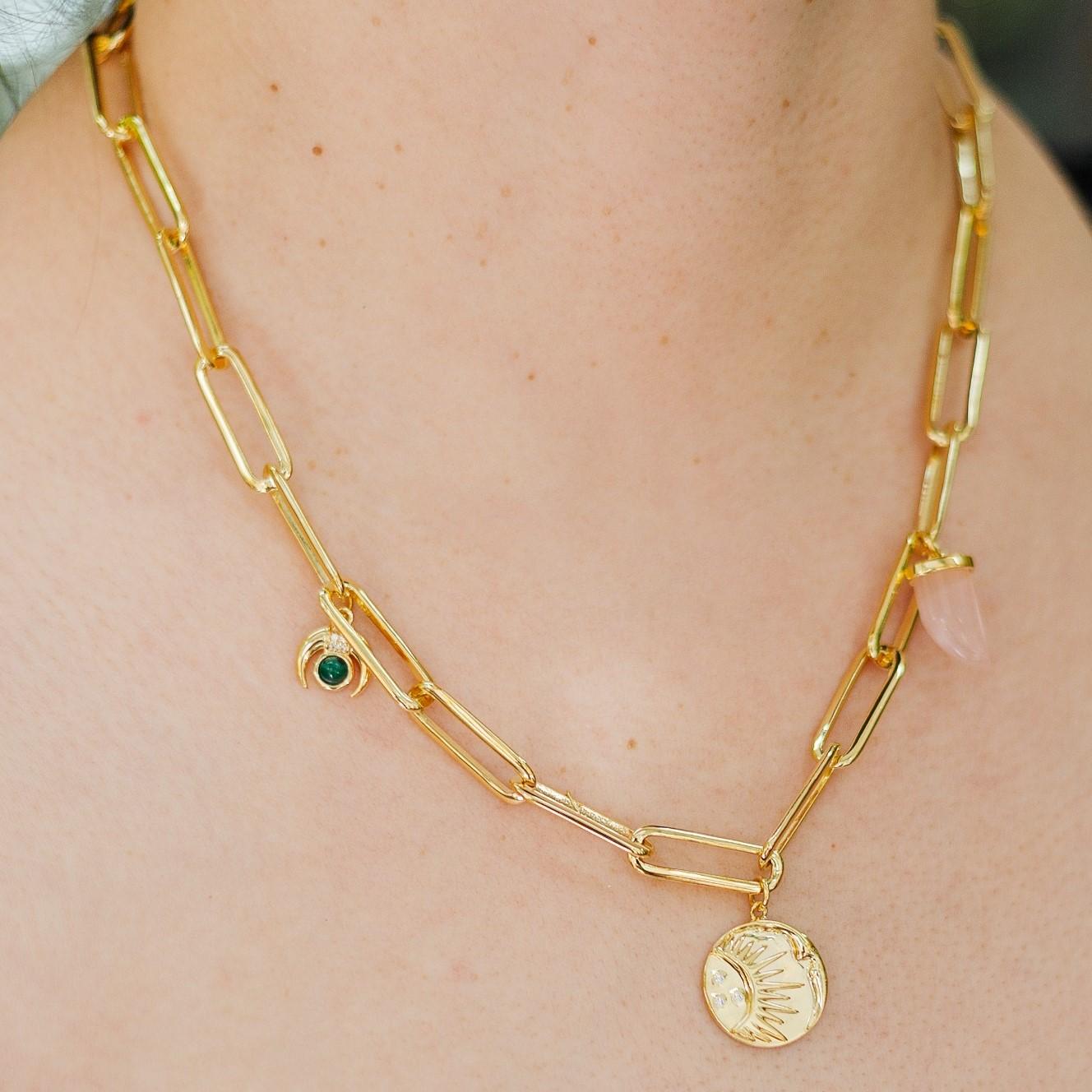 Collar de Plata 925 Bañado en Oro con Eslabones Gruesos y Colgantes – Piedra Rosa y Verde