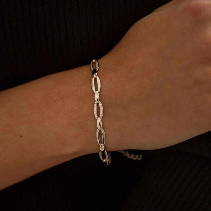 Preciosa pulsera con eslabones ovalados con circonitas